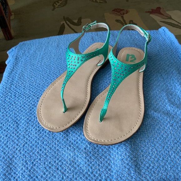 R2 Shoes - R2 Women’s Green Sandals with rhinestones, Size 7, like new.